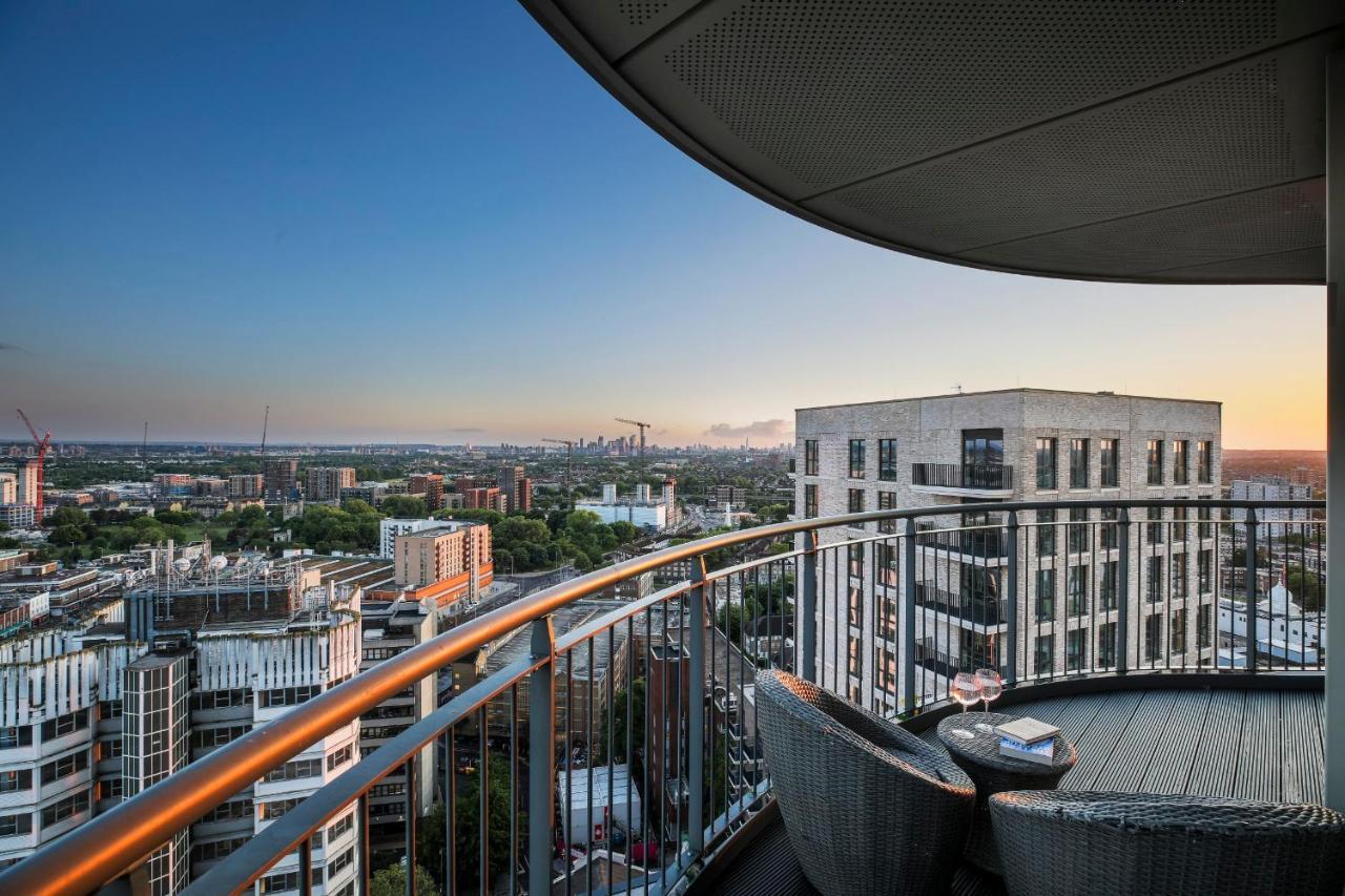 Amazing London City Skyline View & Transport Links Barking  Luaran gambar