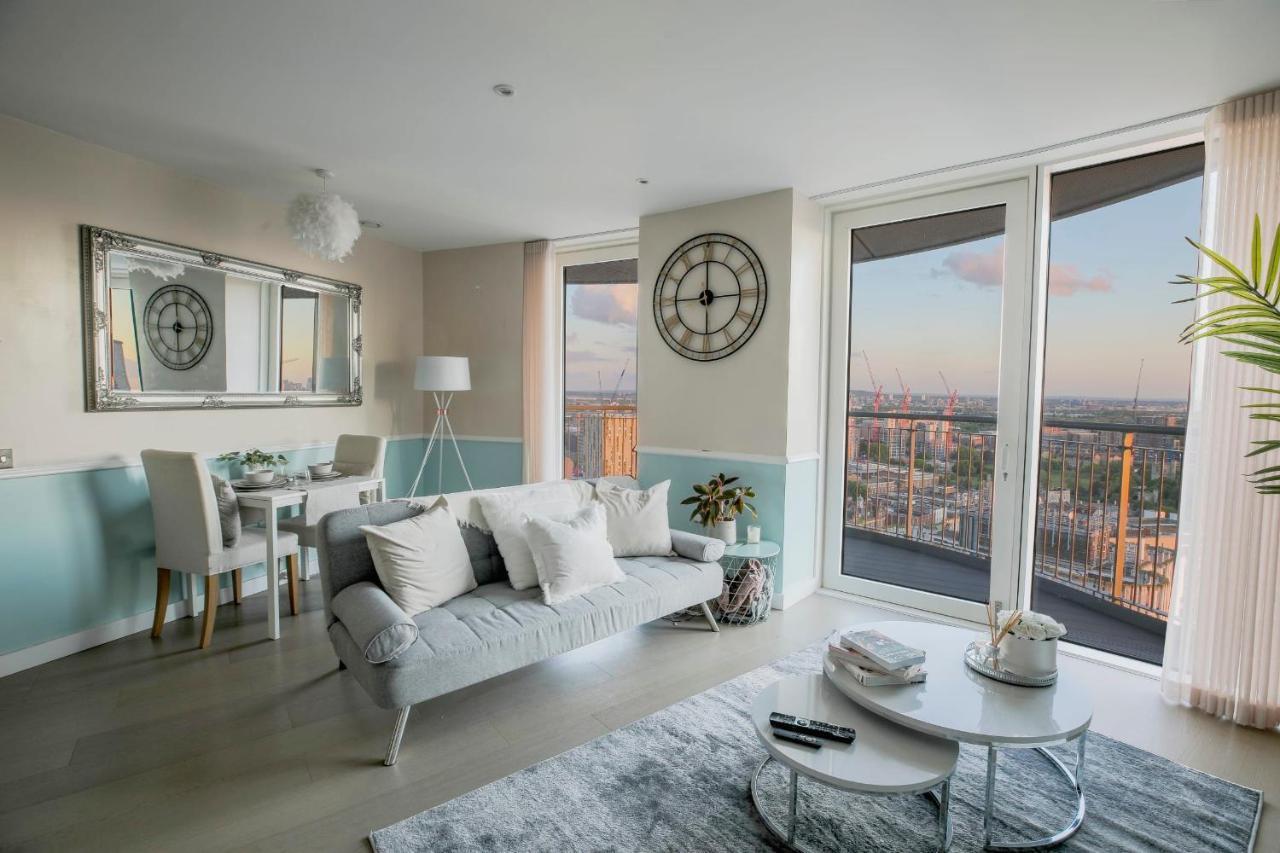 Amazing London City Skyline View & Transport Links Barking  Luaran gambar
