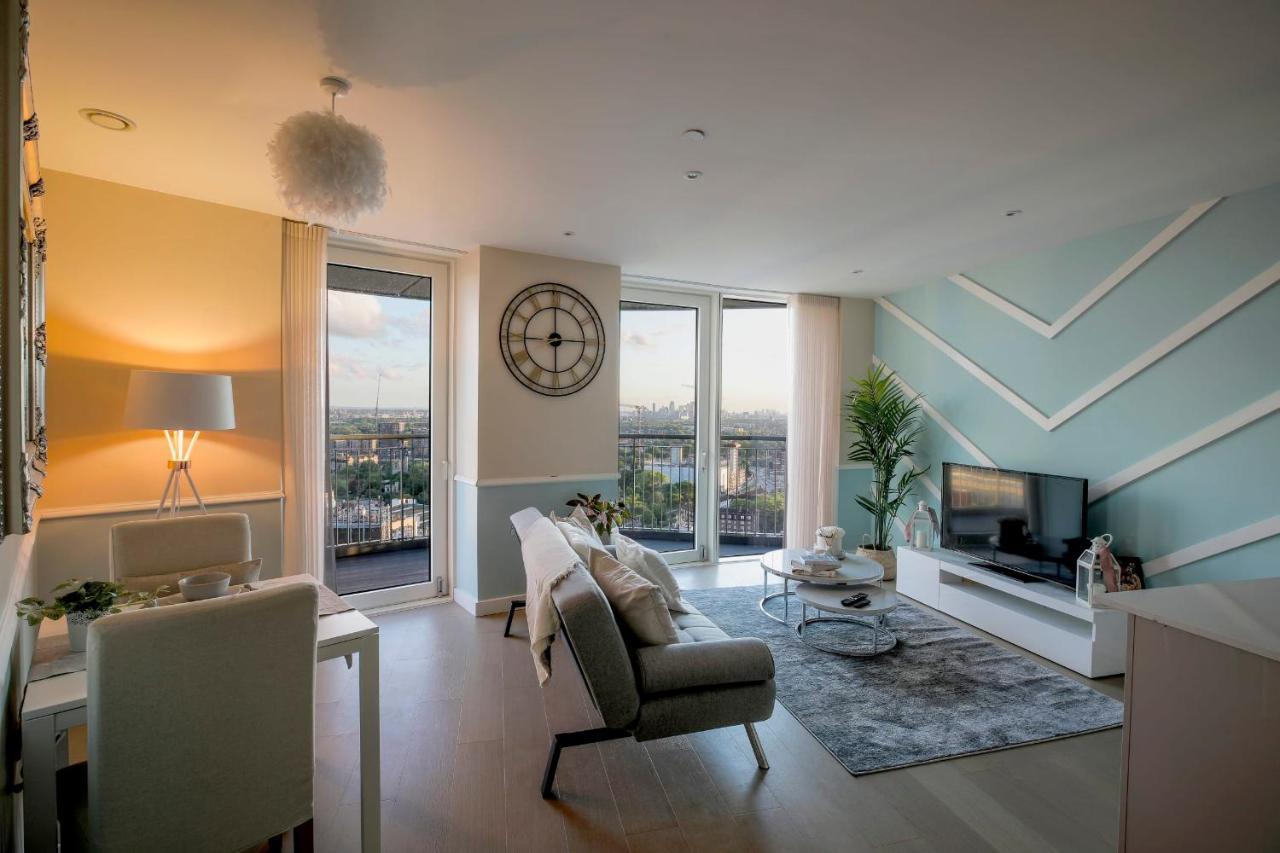 Amazing London City Skyline View & Transport Links Barking  Luaran gambar